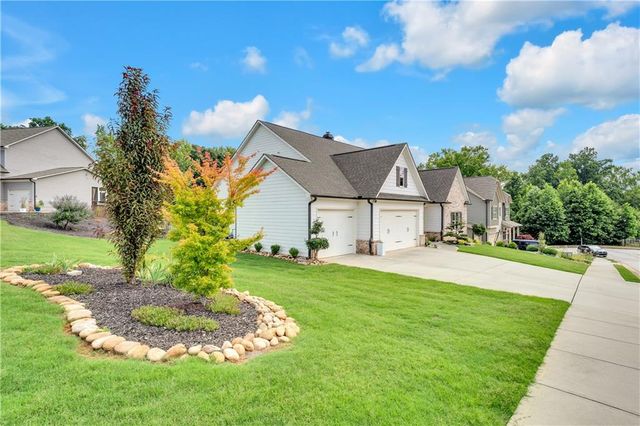 221 Morris Creek Drive, Hoschton, GA 30548