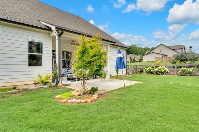 221 Morris Creek Drive, Hoschton, GA 30548