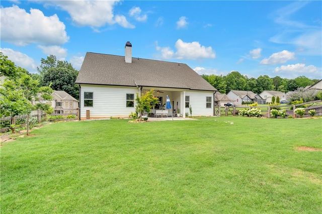 221 Morris Creek Drive, Hoschton, GA 30548