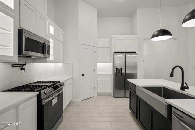 612 Bluegruff Street, Horizon City, TX 79928