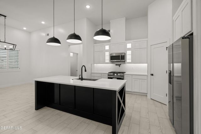 612 Bluegruff Street, Horizon City, TX 79928