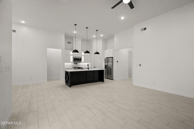 612 Bluegruff Street, Horizon City, TX 79928