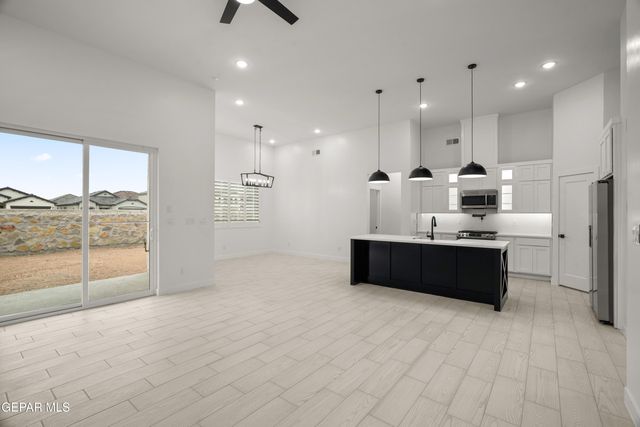 612 Bluegruff Street, Horizon City, TX 79928