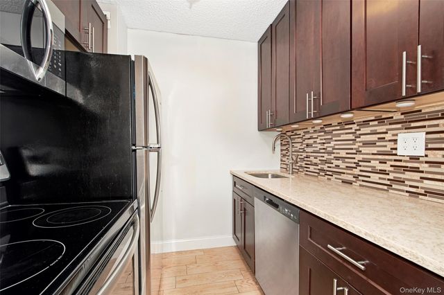 560 Halstead Avenue 2-R, Harrison, NY 10528