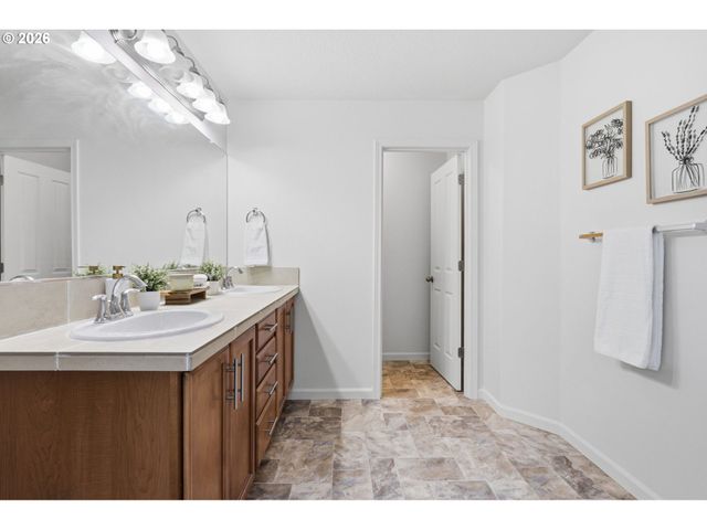 5899 Se DAVIS Rd, Hillsboro, OR 97123