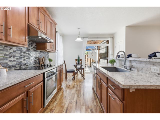 5899 Se DAVIS Rd, Hillsboro, OR 97123