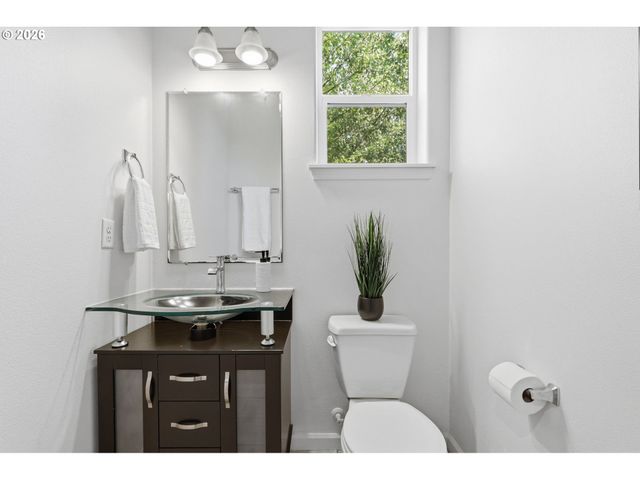 5899 Se DAVIS Rd, Hillsboro, OR 97123