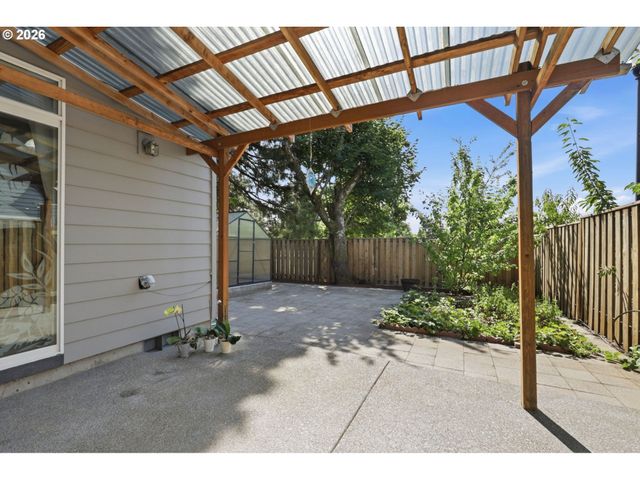 5899 Se DAVIS Rd, Hillsboro, OR 97123