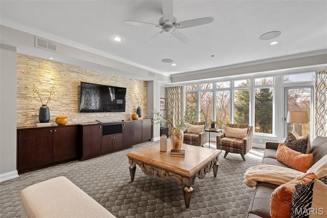 28 Ladue Meadows, St Louis, MO 63141