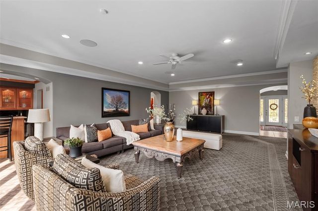 28 Ladue Meadows, St Louis, MO 63141
