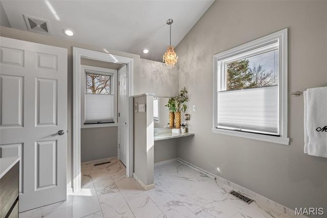 28 Ladue Meadows, St Louis, MO 63141