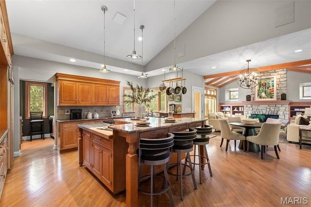 28 Ladue Meadows, St Louis, MO 63141