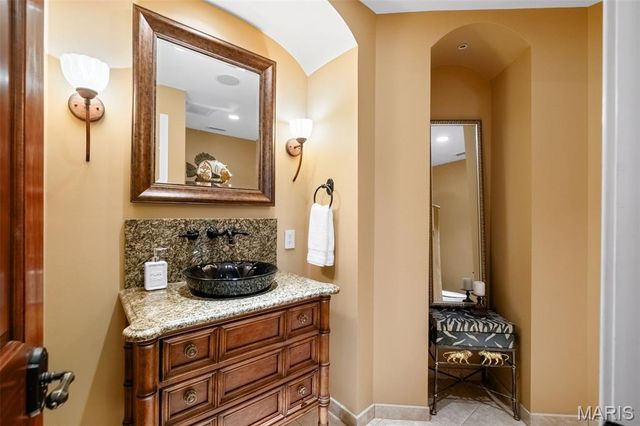 28 Ladue Meadows, St Louis, MO 63141