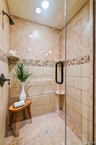 28 Ladue Meadows, St Louis, MO 63141