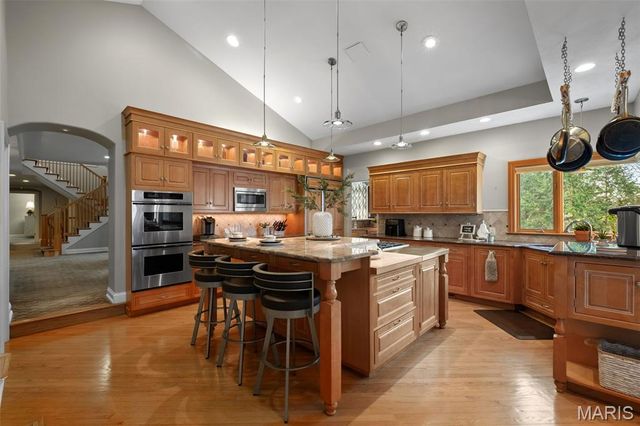 28 Ladue Meadows, St Louis, MO 63141