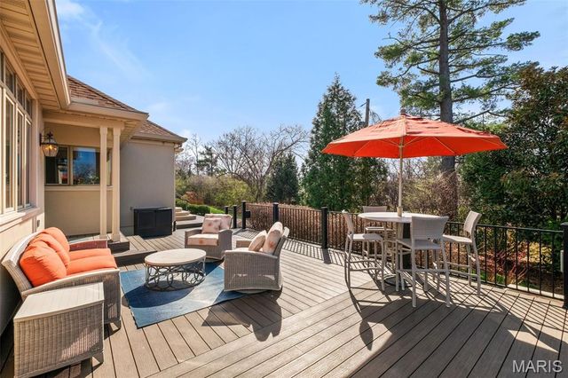 28 Ladue Meadows, St Louis, MO 63141