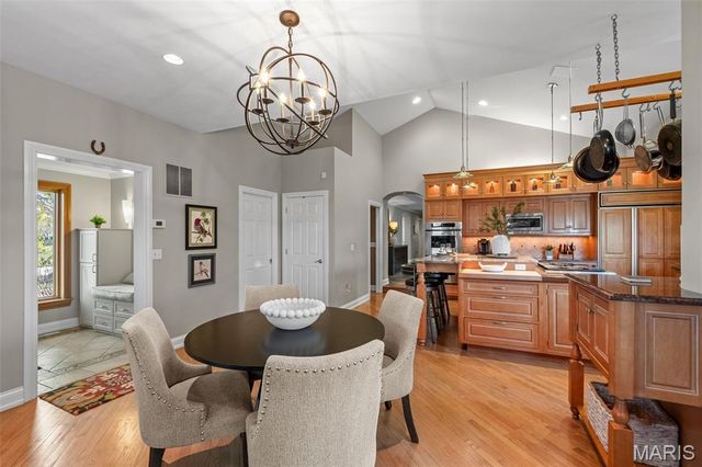 28 Ladue Meadows, St Louis, MO 63141