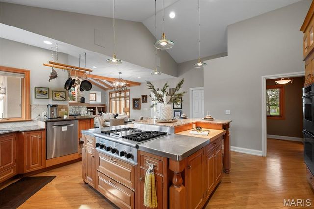 28 Ladue Meadows, St Louis, MO 63141