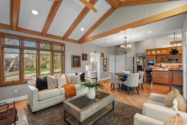 28 Ladue Meadows, St Louis, MO 63141