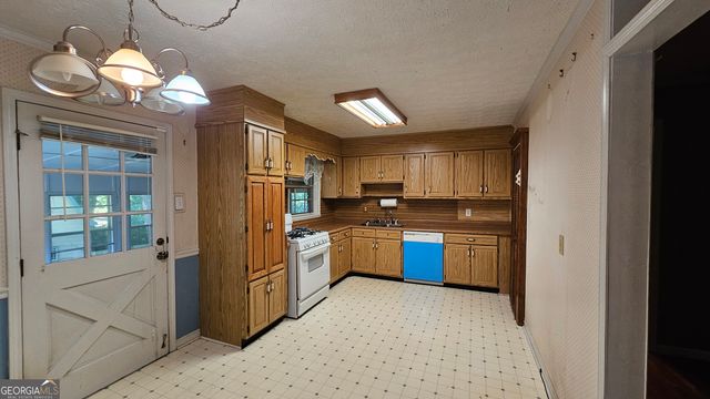 551 Wavelyn Way, Riverdale, GA 30274