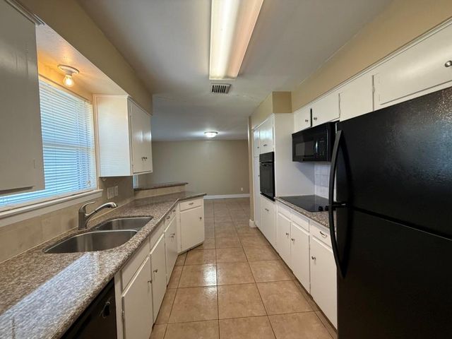 10331 Collingswood Road, La Porte, TX 77571