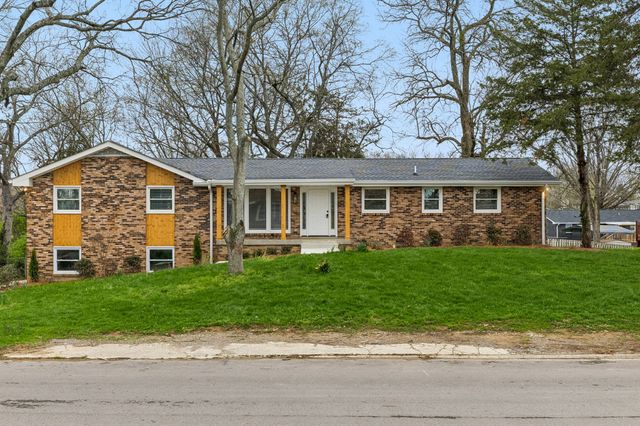 108 Crestmont Dr, Hendersonville, TN 37075