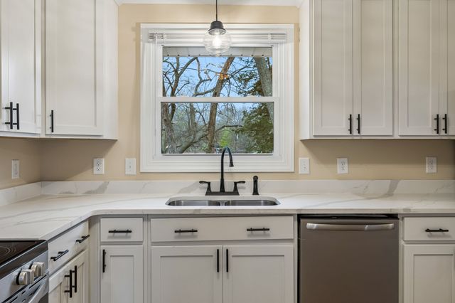 108 Crestmont Dr, Hendersonville, TN 37075