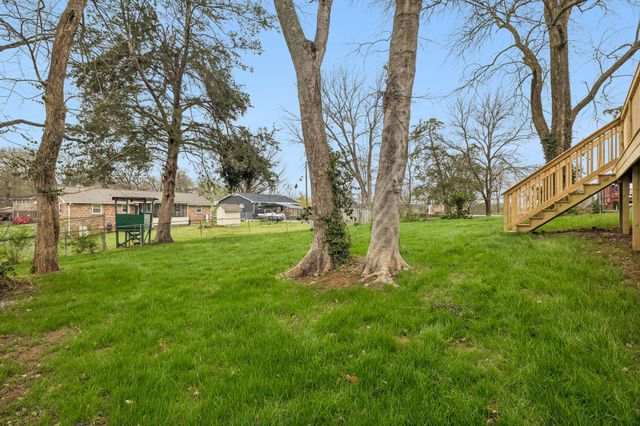 108 Crestmont Dr, Hendersonville, TN 37075