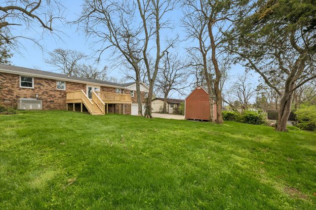 108 Crestmont Dr, Hendersonville, TN 37075