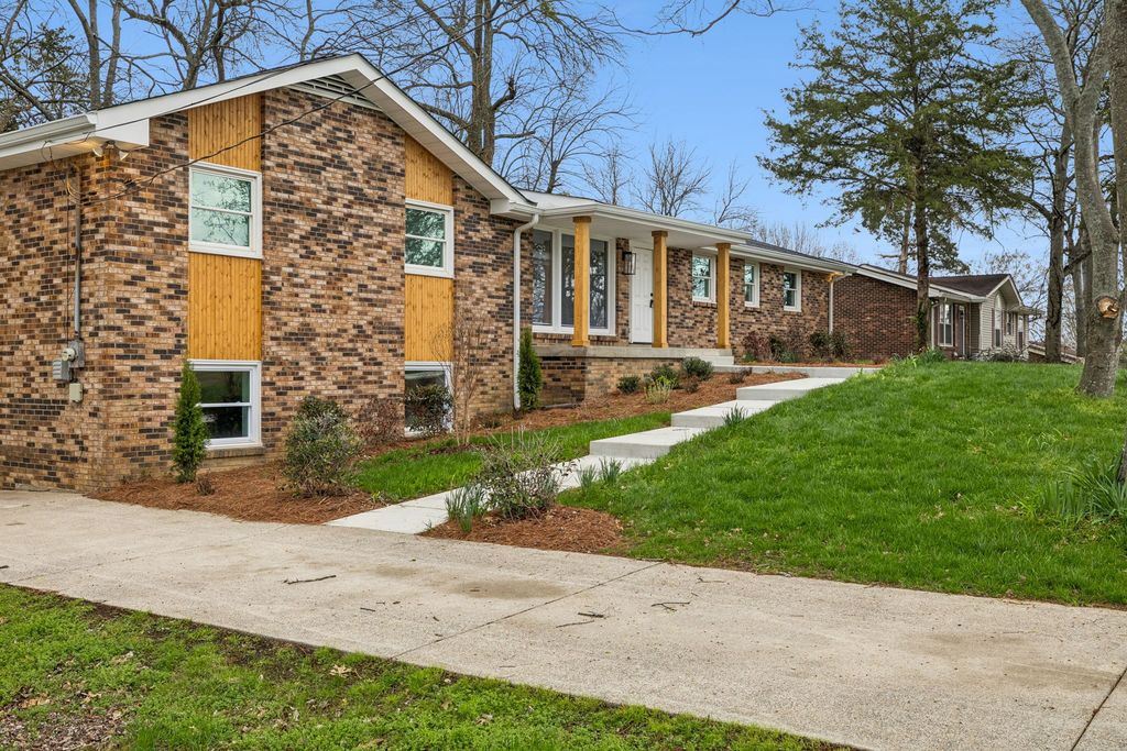 108 Crestmont Dr, Hendersonville, TN 37075