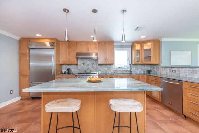 591 Highland Ave, Little Falls Twp., NJ 07043