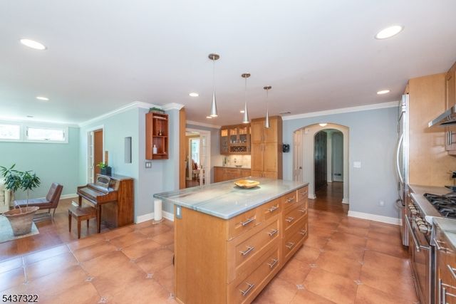 591 Highland Ave, Little Falls Twp., NJ 07043