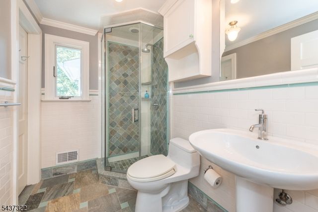 591 Highland Ave, Little Falls Twp., NJ 07043