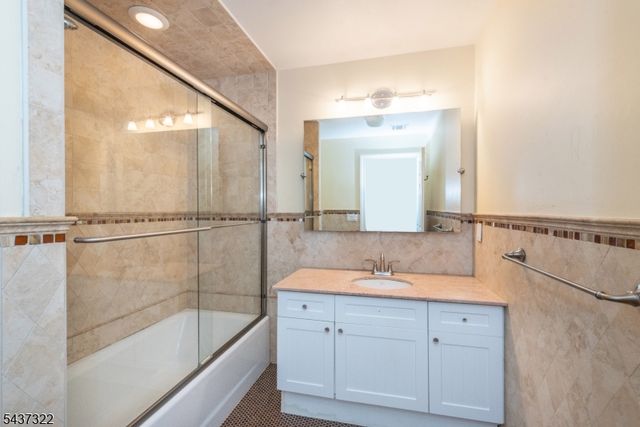 591 Highland Ave, Little Falls Twp., NJ 07043