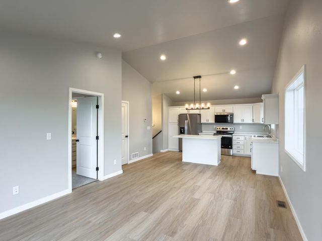 6290 87th Avenue S, Horace, ND 58047