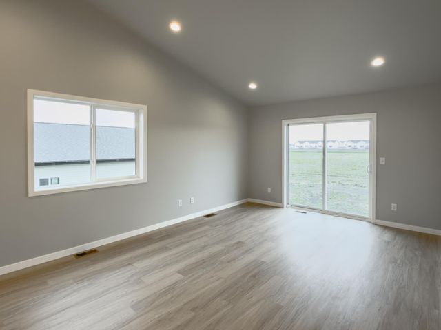 6290 87th Avenue S, Horace, ND 58047