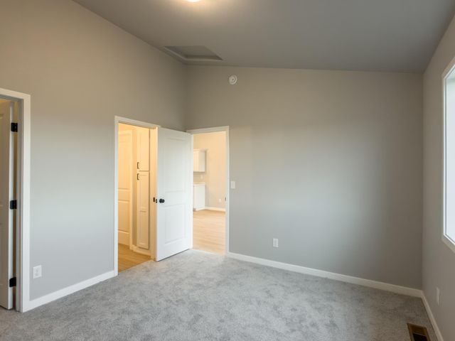 6290 87th Avenue S, Horace, ND 58047