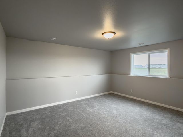 6290 87th Avenue S, Horace, ND 58047