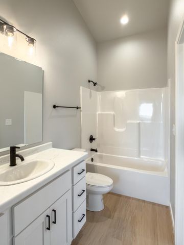 6290 87th Avenue S, Horace, ND 58047