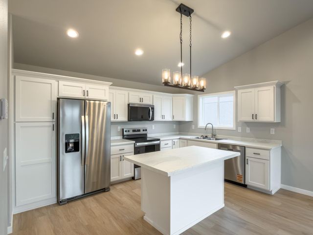 6290 87th Avenue S, Horace, ND 58047