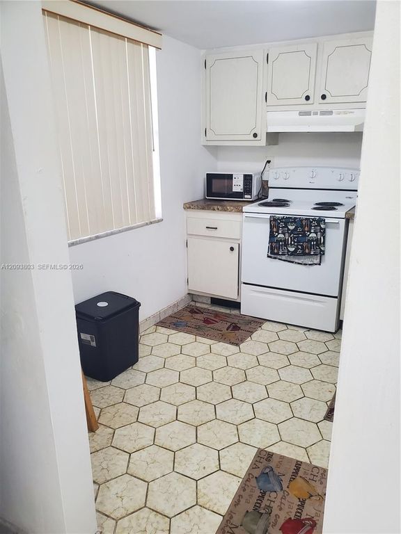 4851 NW 26th Court 237, Lauderdale Lakes, FL 33313