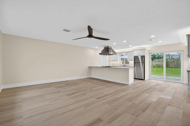 8776 SE Sandy Lane, Hobe Sound, FL 33455