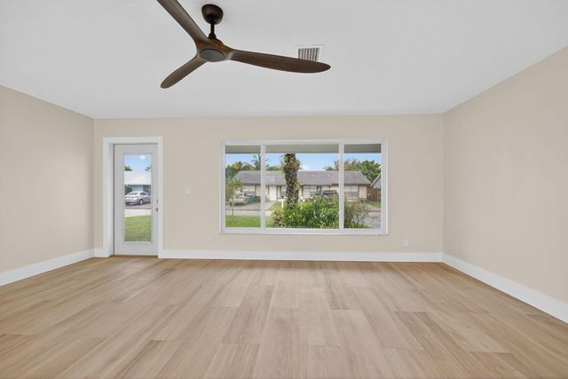 8776 SE Sandy Lane, Hobe Sound, FL 33455