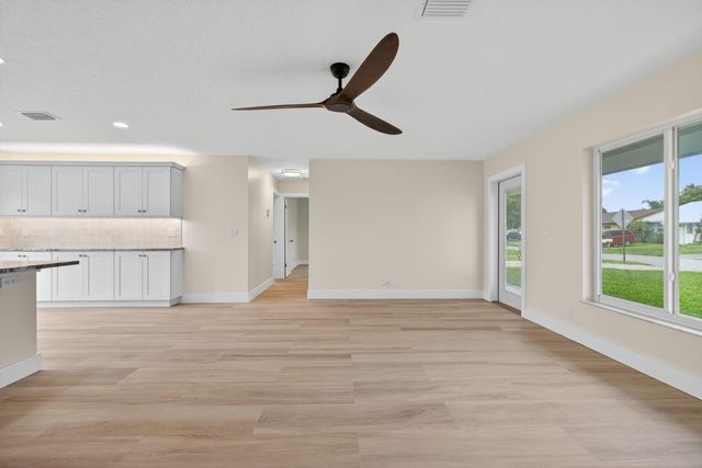 8776 SE Sandy Lane, Hobe Sound, FL 33455