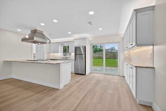 8776 SE Sandy Lane, Hobe Sound, FL 33455