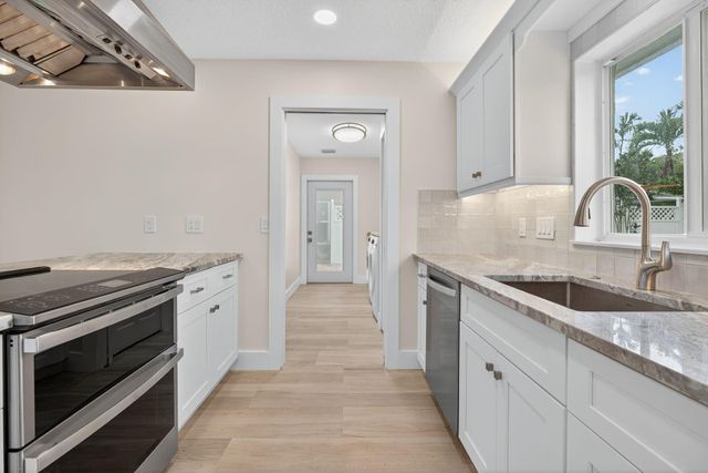 8776 SE Sandy Lane, Hobe Sound, FL 33455