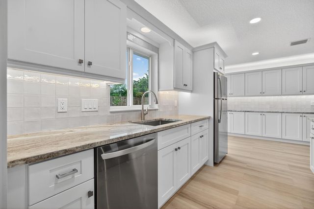 8776 SE Sandy Lane, Hobe Sound, FL 33455