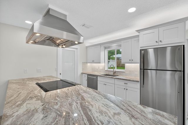 8776 SE Sandy Lane, Hobe Sound, FL 33455