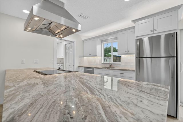 8776 SE Sandy Lane, Hobe Sound, FL 33455