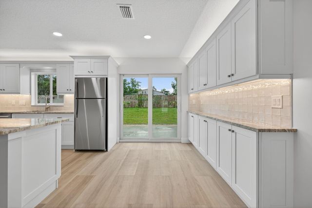 8776 SE Sandy Lane, Hobe Sound, FL 33455